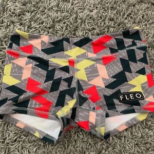 Fleo Memphis Zig Zag